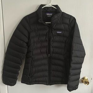 Patagonia black kid’s XL puffer coat